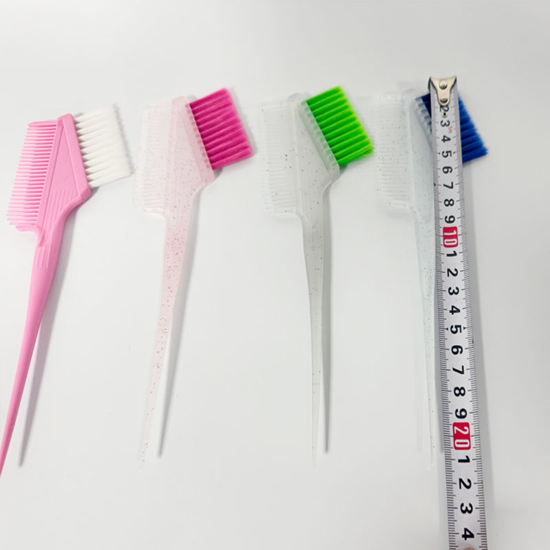 Professional Hair Tint Brush – Soft Bristles for Even Color Application